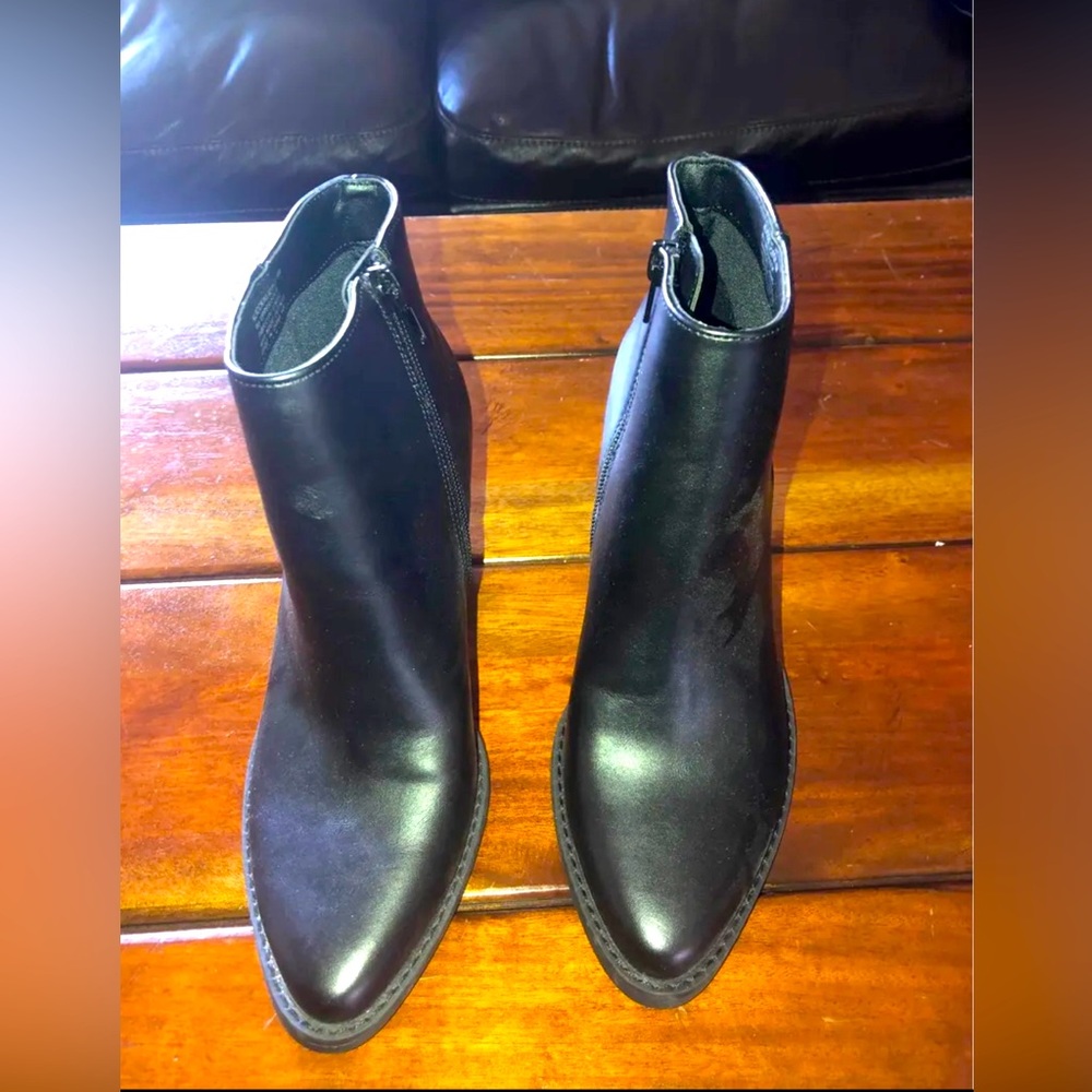 Size 6 black leather boots Madden Girl brand- new